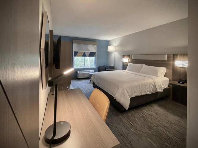 Holiday Inn Express & Suites Tampa-I-75 @ Bruce B.Downs photo 11