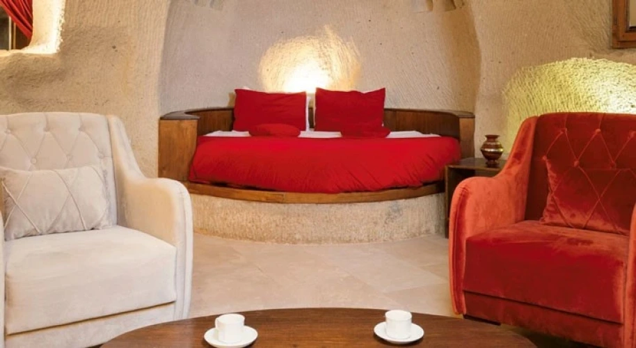 No. 106 King Cave Jacuzzi Double Suite