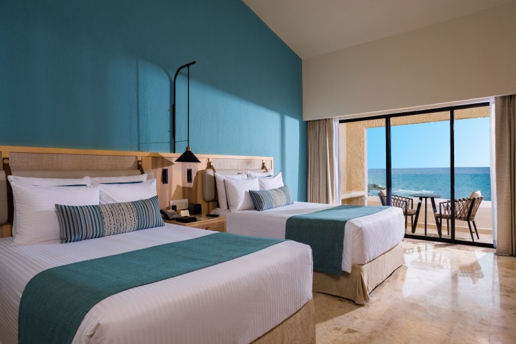 Deluxe Twin room with pool view