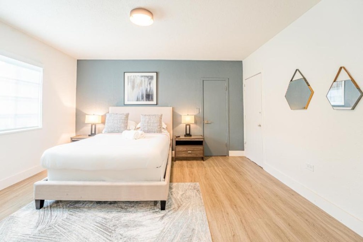 2 Bedrooms Quadruple Apartment with garden view