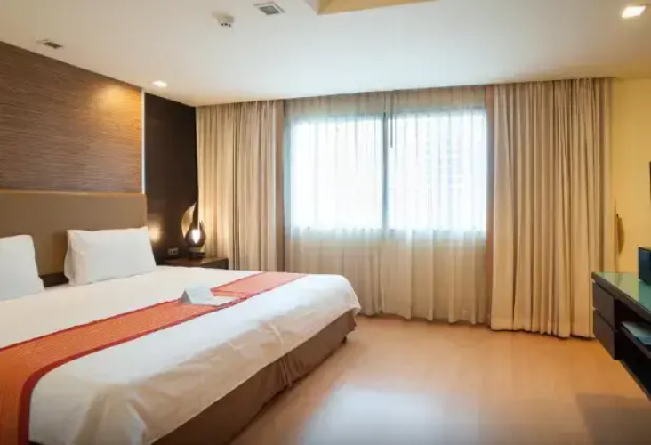 2 Bedrooms Triple Suite