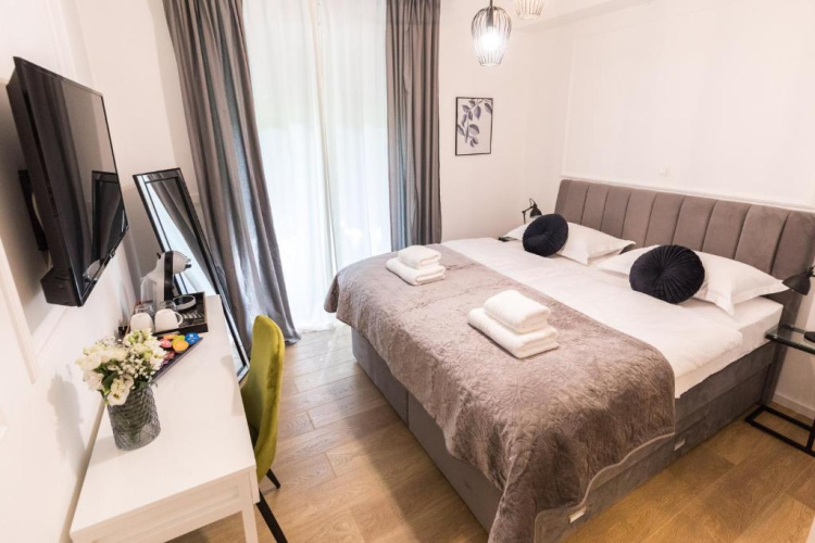 Luxury Rooms With Balcony