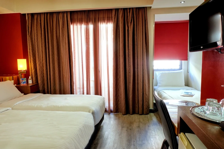 Triple room with city view