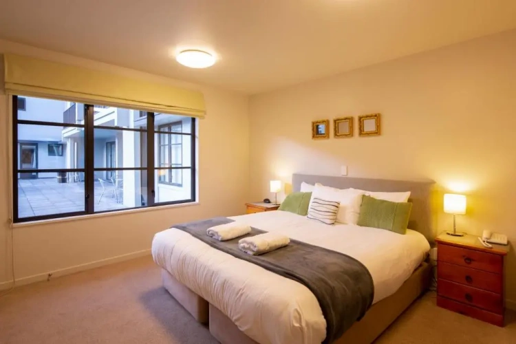 2 Bedrooms Courtyard Apartment
