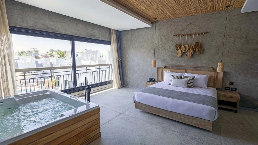 Executive Jacuzzi Posh Club Suite