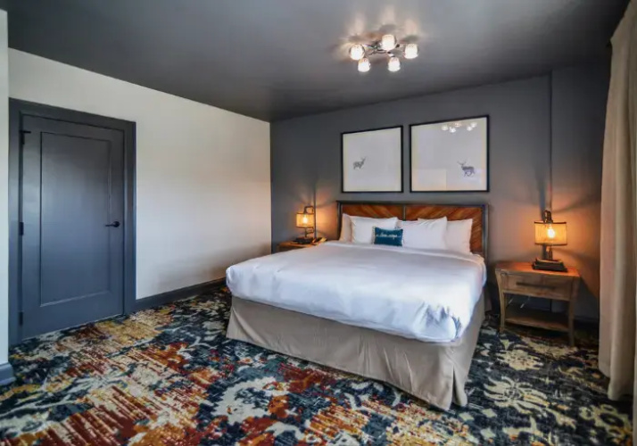 1 Bedroom Corner Double Heritage Suite