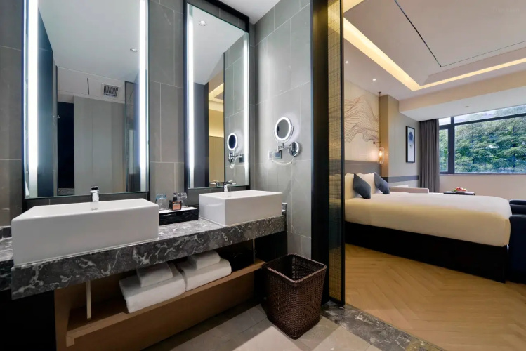Liz Hotel