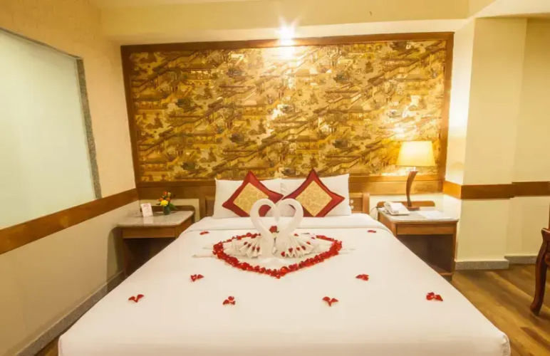 Deluxe Double room with city view