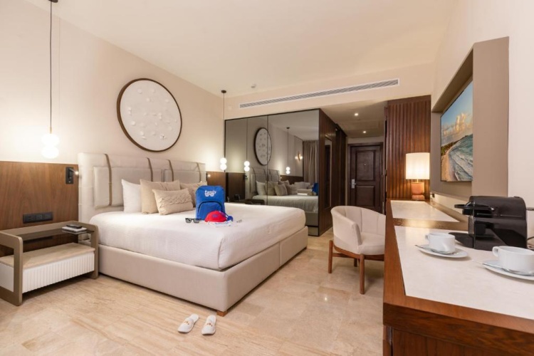 Double Family Selection Junior Suite with garden view