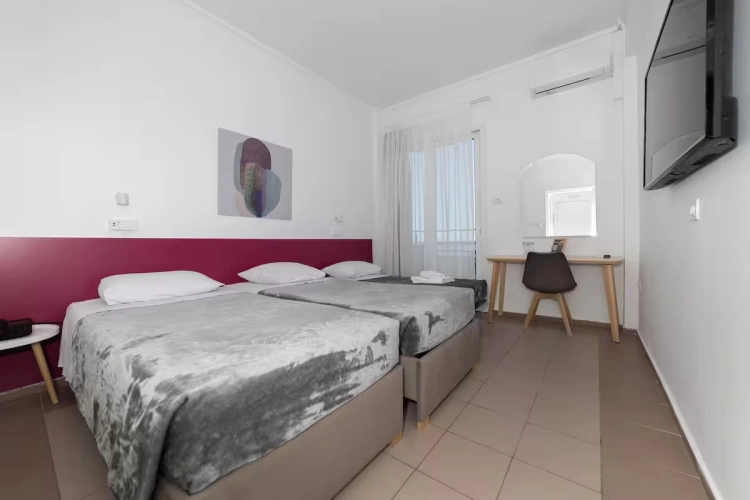 Standard Twin room with partial view