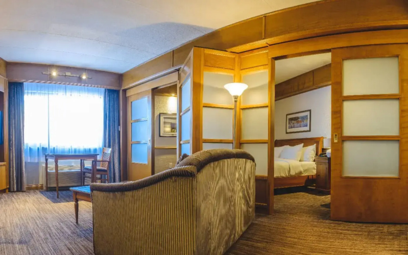 Deluxe Suite
