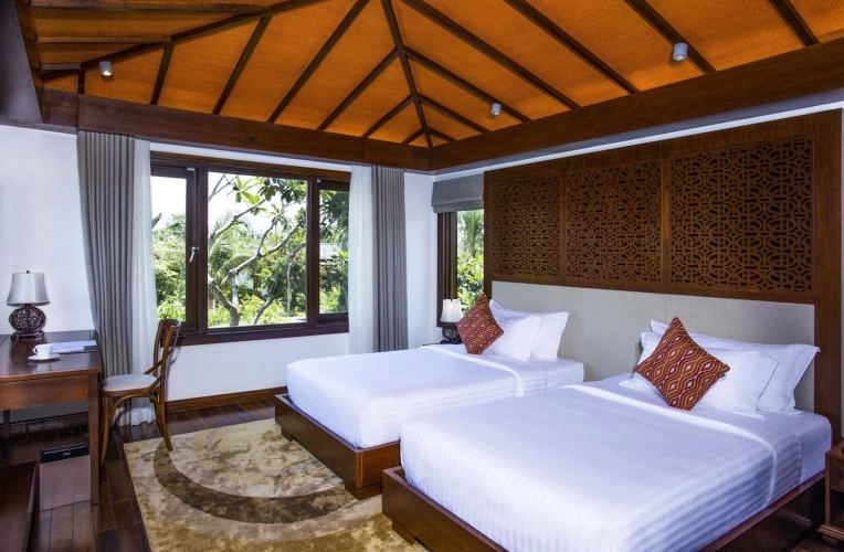 3 Bedrooms Pool Sextuple Villa