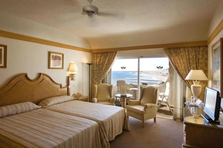 Twin room with sea view