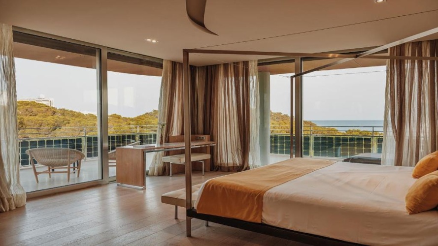Cloud 9 Double Suite with sea view