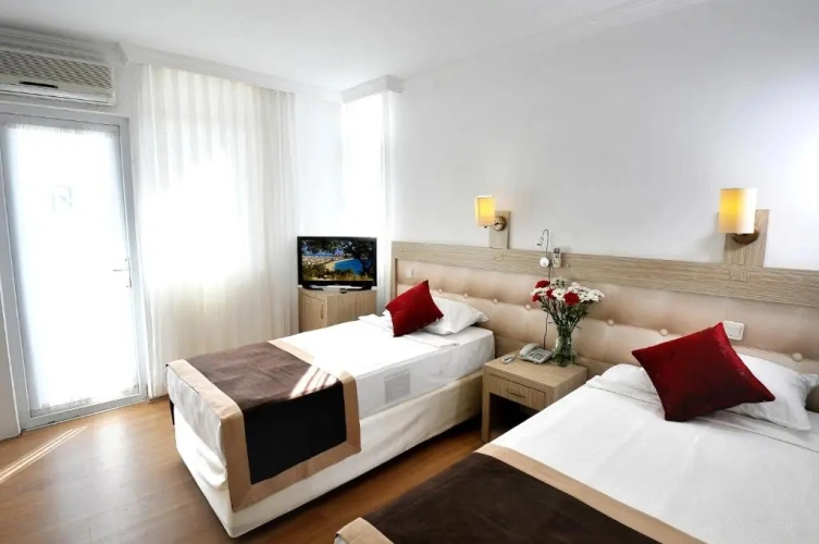 Standard Double room with side sea view