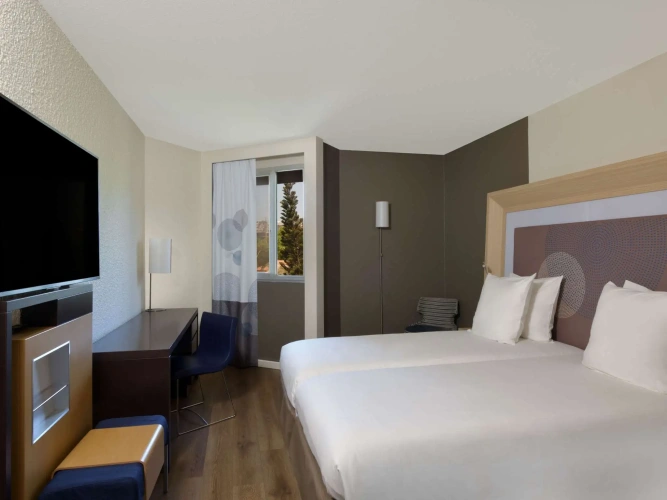 Spacious Twin room with city view