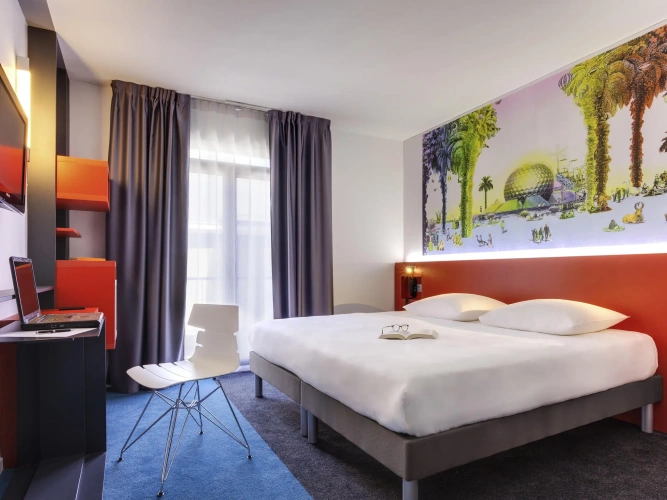 Standard Connecting Family Quadruple Suite