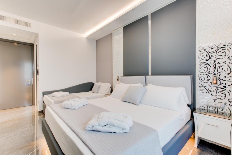 Deluxe Quadruple room