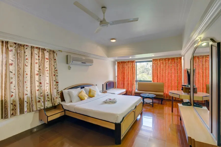 Shreyas Hotel