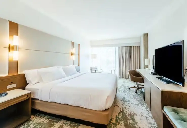 Glass House Corner Double room