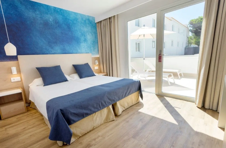 Standard Twin room with pool view