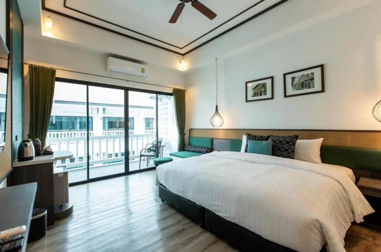 Green Double room with pool view