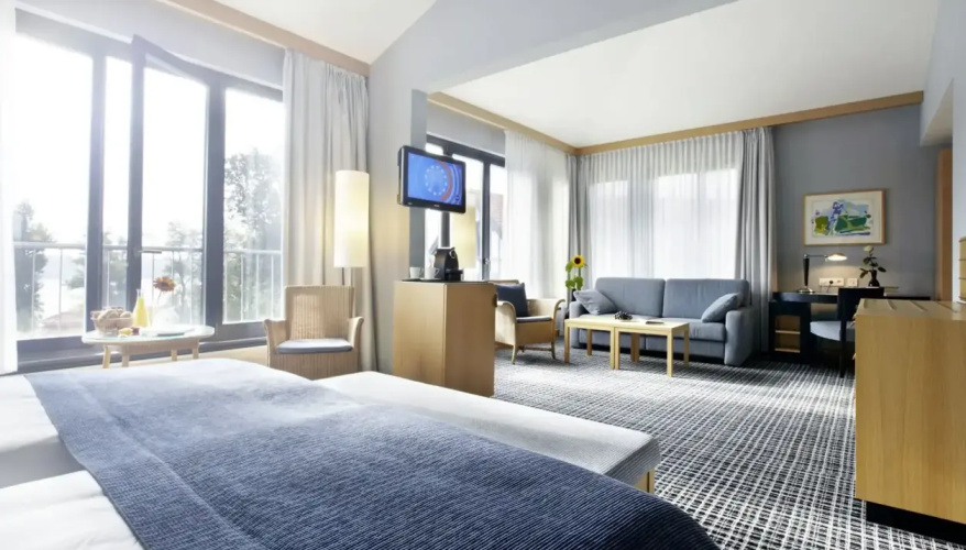 Esplanade Double Suite lake side