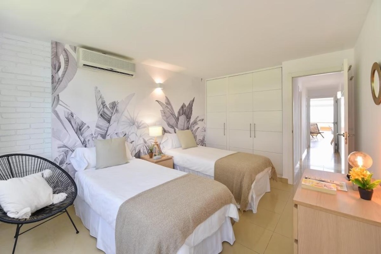 3 Bedrooms Apartment