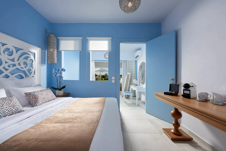 Swim-Up Twin Mythos Junior Suite with direct sea view