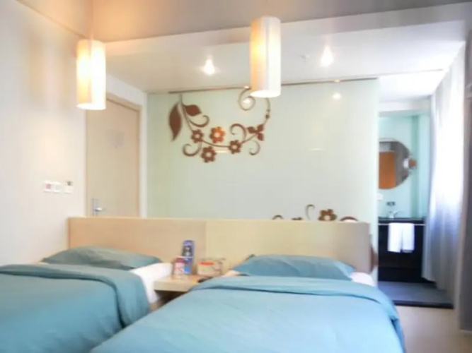 Home 1 Chain Hotel