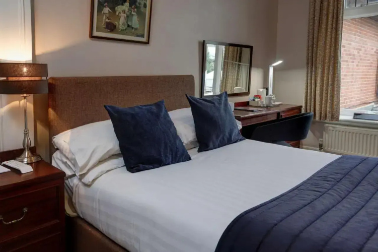 Oaklands Hotel