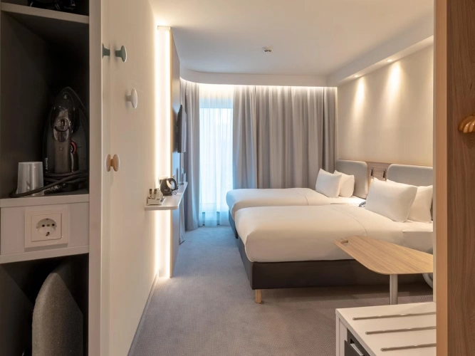 Standard Corner Twin room