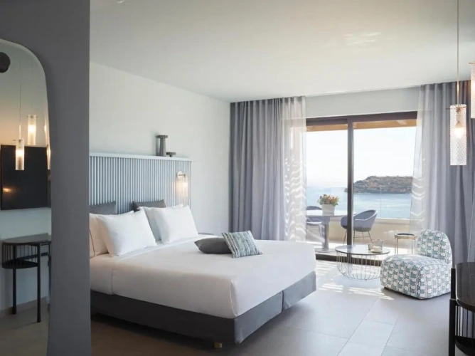2 Bedrooms Interconnecting Private Pool room with sea view