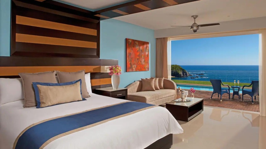 Swim-Out Double Preferred Club Junior Suite