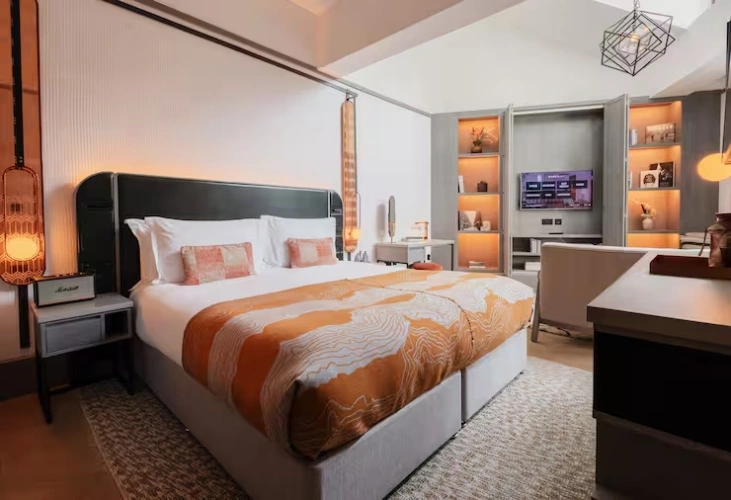 Skylight Double Suite