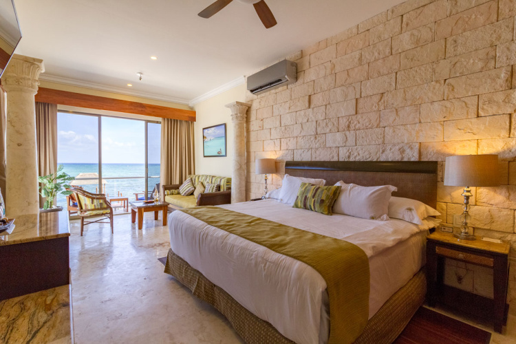 Double Junior Suite with balcony and with ocean view