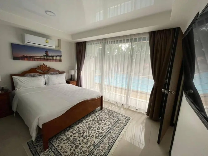 Apartment with pool view