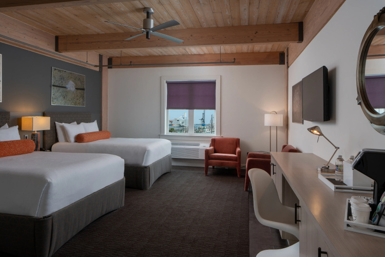 Harbor House Hotel and Marina at Pier 21