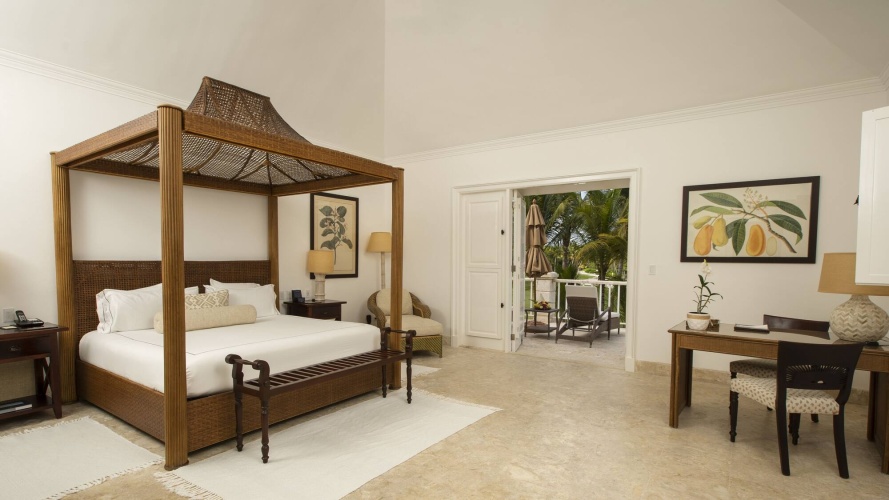 Double Junior Suite with balcony and beachfront