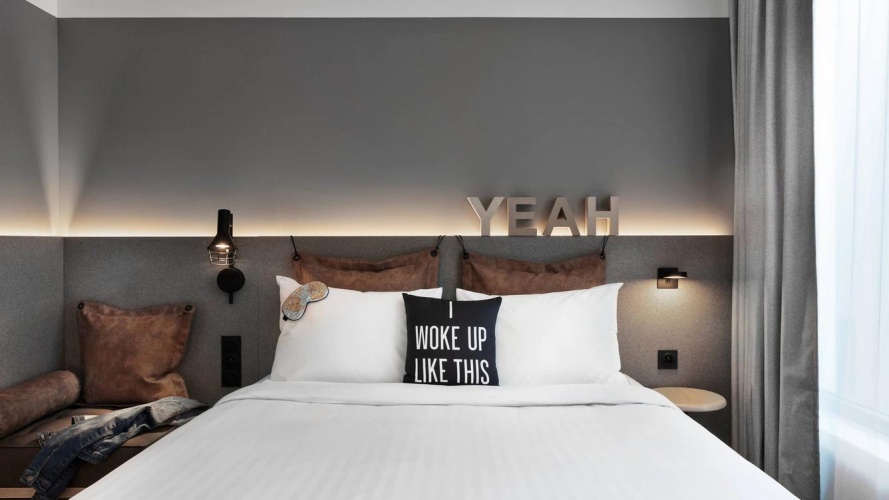 Moxy Double room
