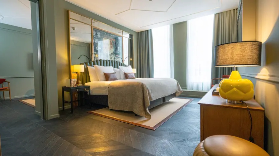 The Frame Twin room
