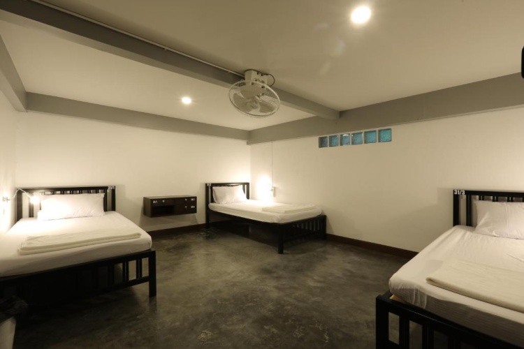 Standard Triple room