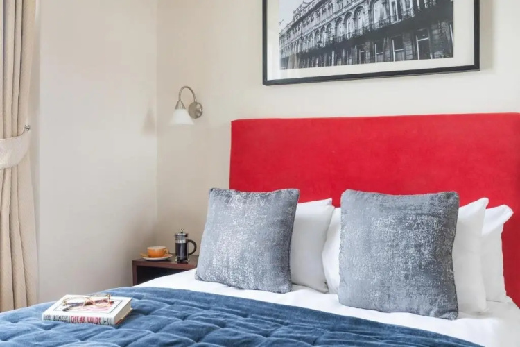 Clifton Hotel
