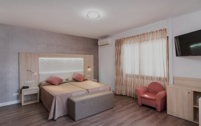 401 Twin Junior Suite