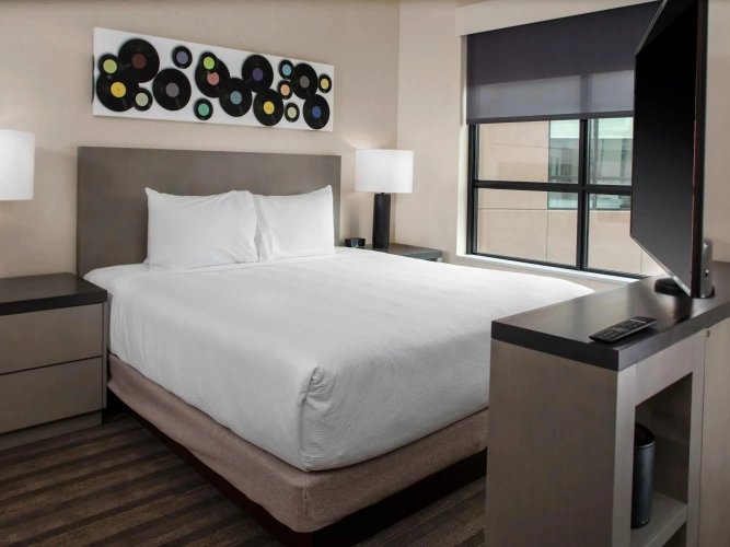1 Bedroom Accessible Double Suite