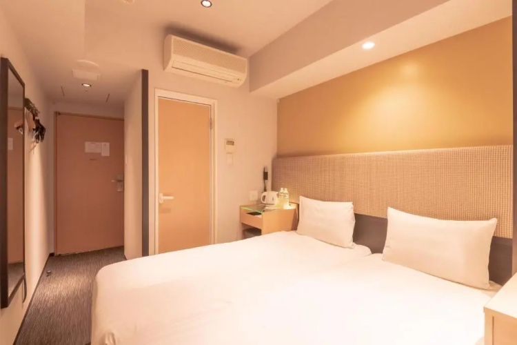 E Hotel Higashi Shinjuku photo 13