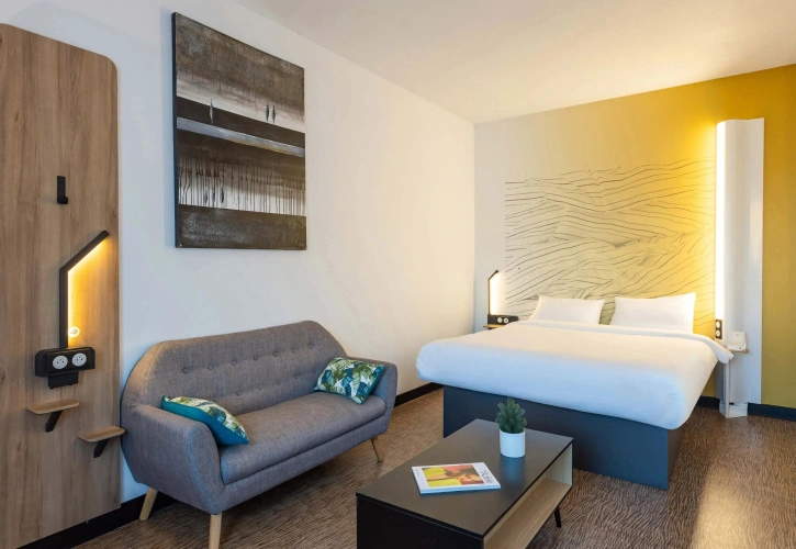 Sextuple room
