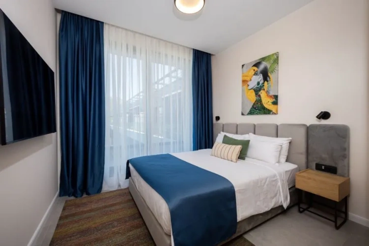 Honeymoon Suite
