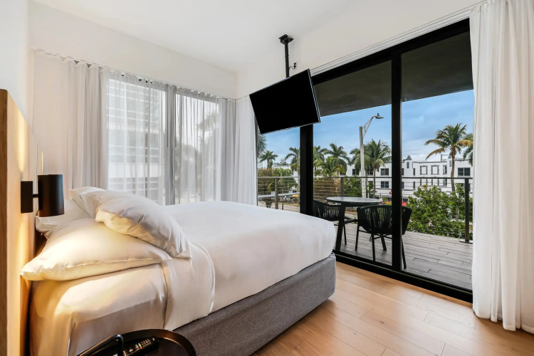 Superior Corner Double Suite