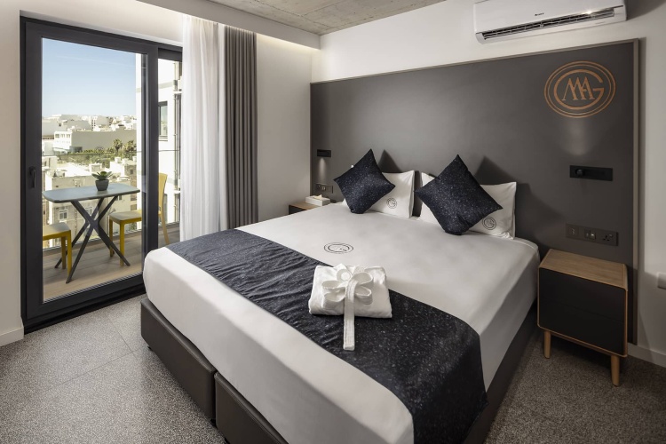 1 Bedroom Executive Double Suite with urban view